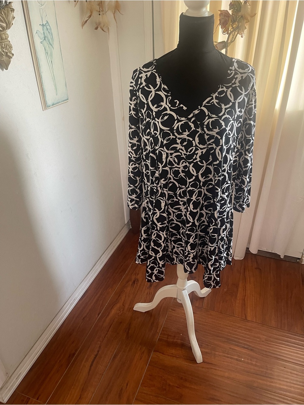 Notations Woman Gray & White Circle Print Top
